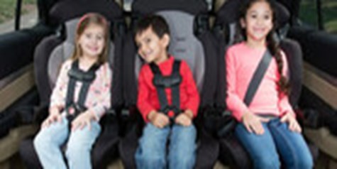 هشدار به والدینی که کودکان را در صندلی جلوی خودرو می‌‎نشانند