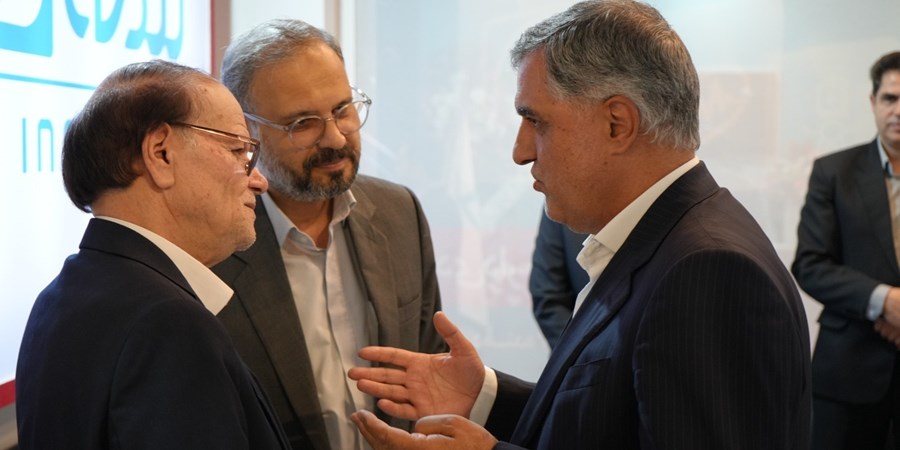 بازدید مدیران ارشد اقتصادی از غرفه بیمه دی در نمایشگاه اینوکس مشهد