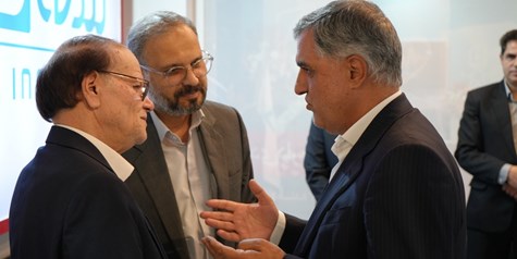 بازدید مدیران ارشد اقتصادی از غرفه بیمه دی در نمایشگاه اینوکس مشهد