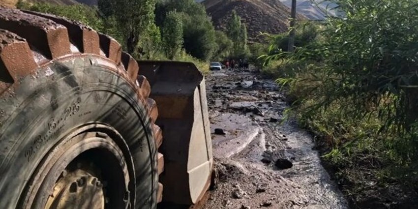 مسدود شدن راه‌های روستایی در مانه