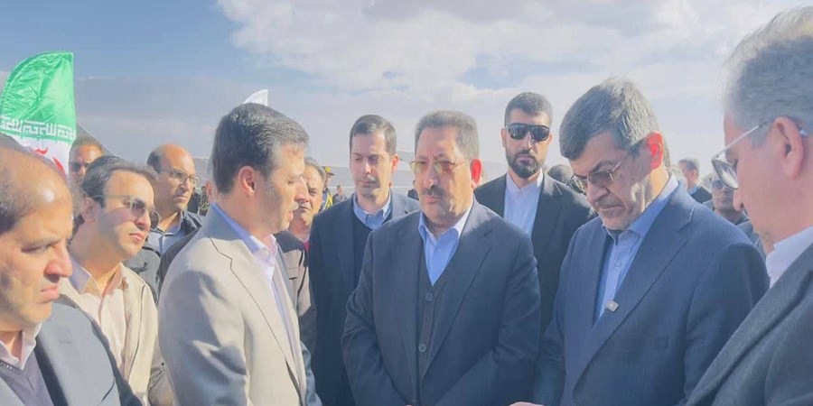 افتتاح نیروگاه ۱۰۰ مگاواتی فروغ کویر چادرملو با حضور وزیر صمت