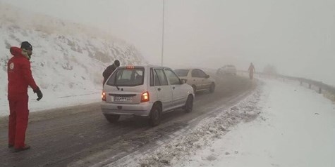 بارش برف و باران جاده های خراسان رضوی را فرا گرفته است