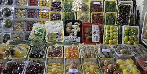 اتاق اصناف ایران: با گران فروشان برخورد می کنیم