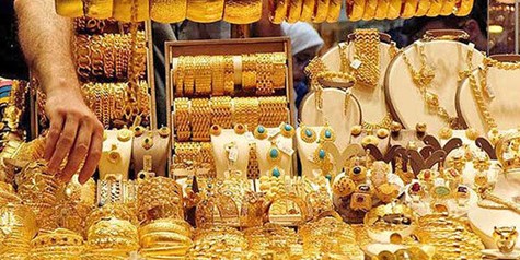 کاهش قیمت‌ها در بازار طلا طی هفته اخیر/ عرضه سکه‌های بانک مرکزی، حباب طلا را کم می‌کند