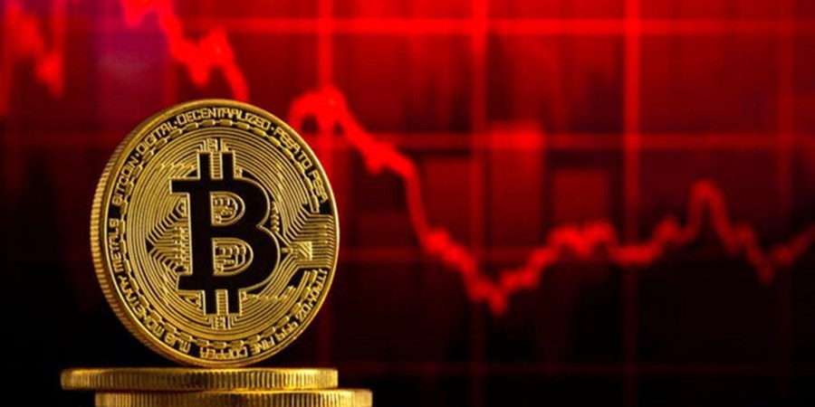 شکست بیت‌کوین در فرار از سقوط سالانه