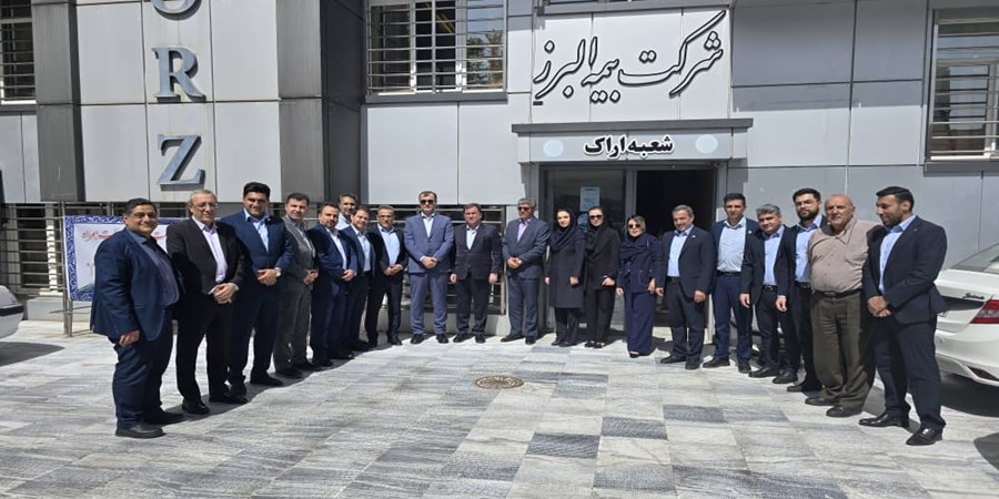 رضایت مندی بیمه گذاران و تکریم مشتریان محور توسعه شعب است