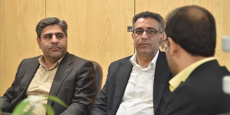 بازدید مدیركل امور دادستانی و صیانت از مشتریان بانك مركزی از شعبه قم بانك صنعت و معدن