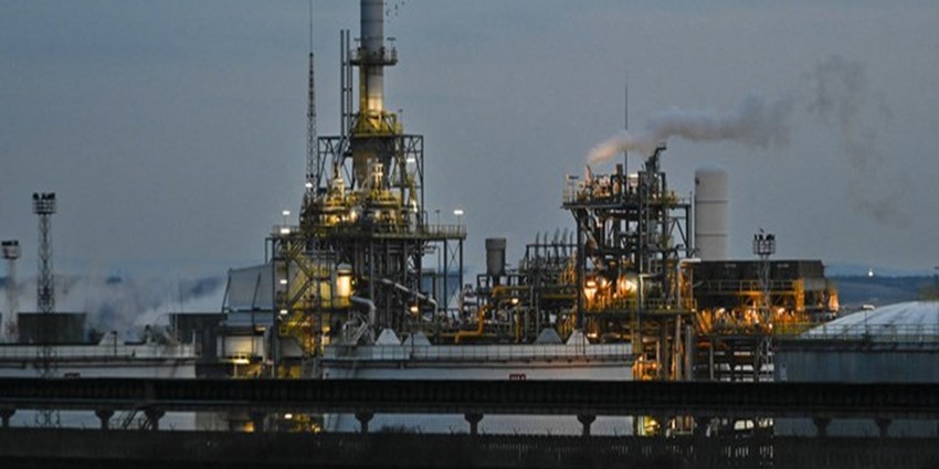 بزرگ‌ترین پالایشگاه بلغارستان در معرض تعطیلی قرار گرفت