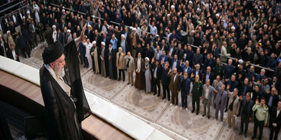 رهبر انقلاب: استقلال ملی یعنی کشور منتظر چراغ سبز یا قرمز آمریکا نباشد