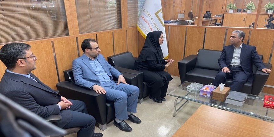 بازدید مدیرعامل بانک صنعت و معدن از شعبه بورس کالای ایران